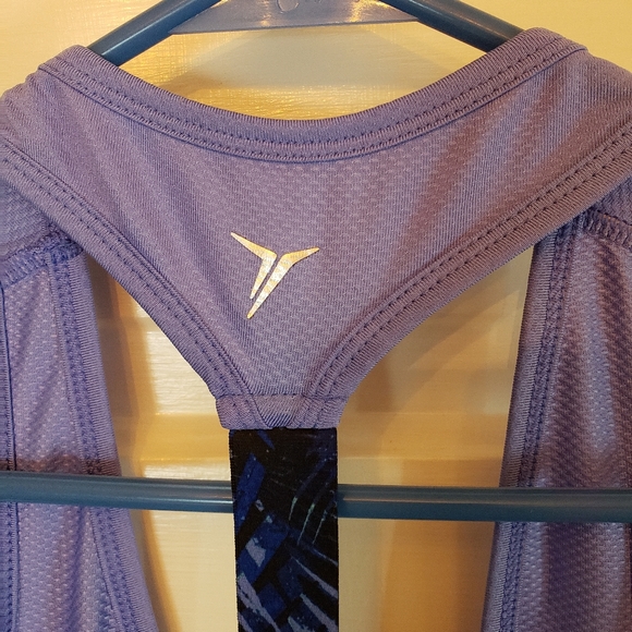 Old Navy Active Tank - Picture 3 of 4